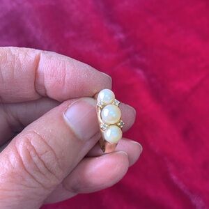 Sweet Vintage 14K 3-Pearl and 4-Diamond Ring Size 6.5